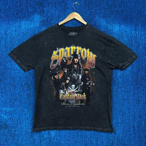 Disneyˋs Pirates of the Caribbean Graphic T-Shirt Size Large - Picture 1 of 4